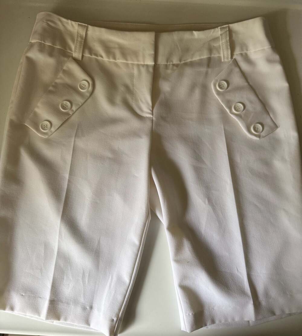 Wawa White Button Detail Shorts Size Medium